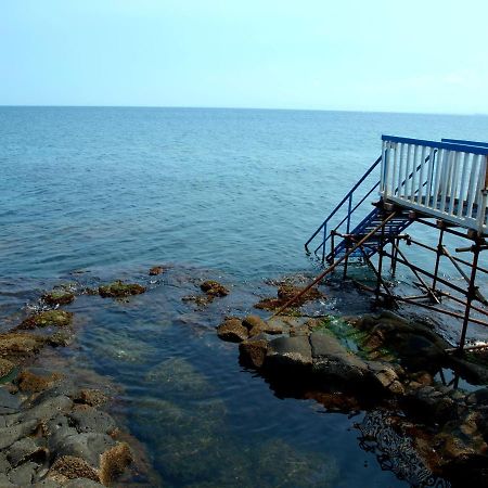 Nero Basalto Azzurro Mare Bed & Breakfast Aci Castello Exterior photo