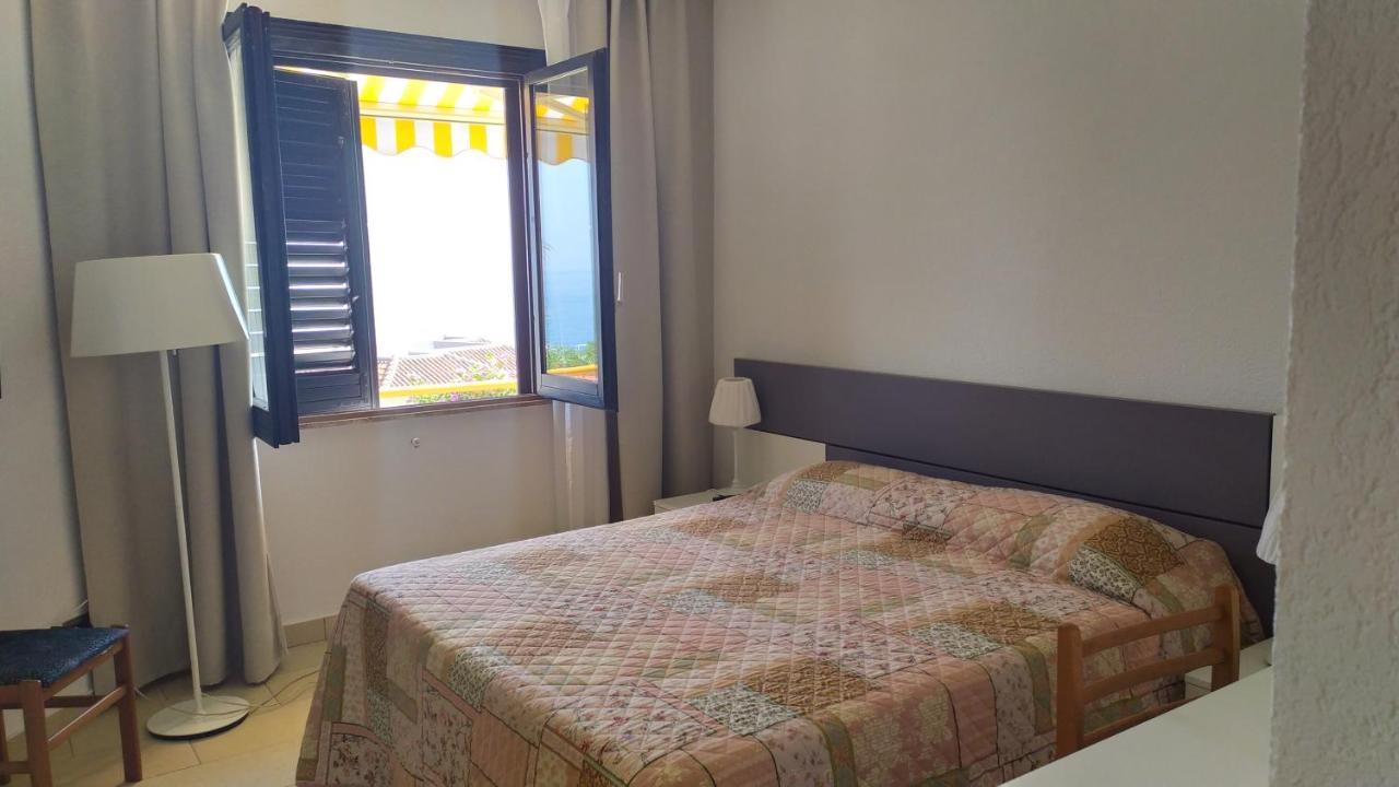 Nero Basalto Azzurro Mare Bed & Breakfast Aci Castello Exterior photo