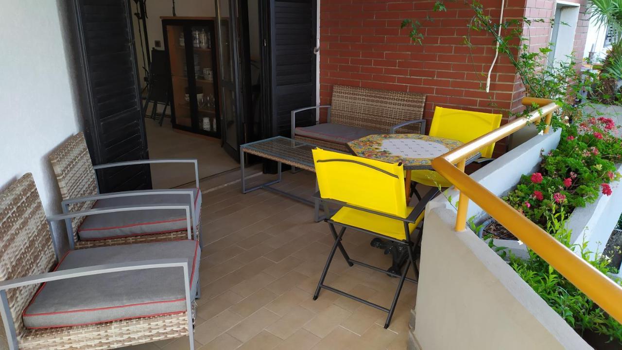 Nero Basalto Azzurro Mare Bed & Breakfast Aci Castello Exterior photo