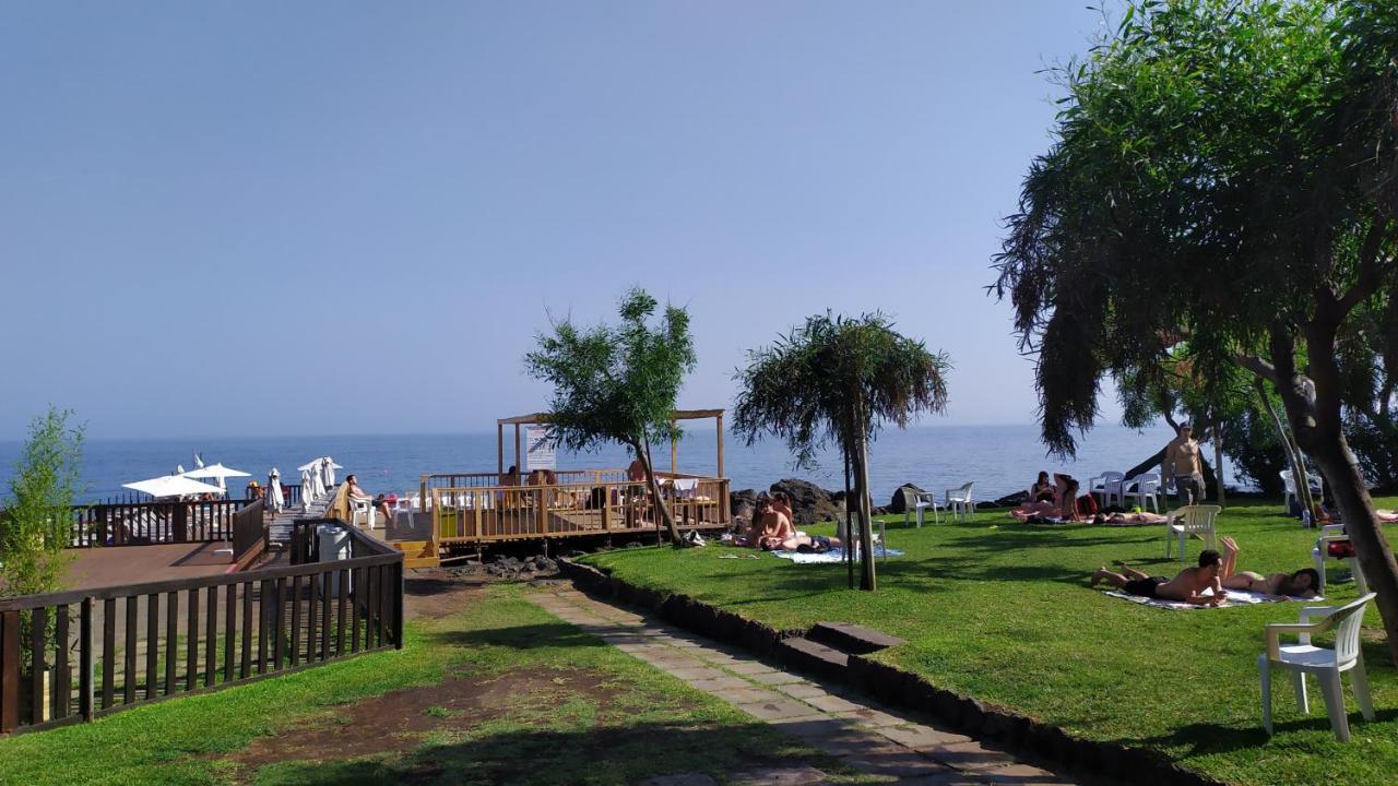 Nero Basalto Azzurro Mare Bed & Breakfast Aci Castello Exterior photo